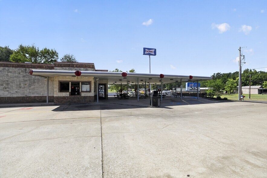 More Photos Of 6115 Old Highway 135 N, Kilgore Fast Food For Sale