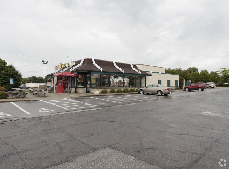 More Photos Of 4201-4313 Fleur Dr, Des Moines Unknown For Lease