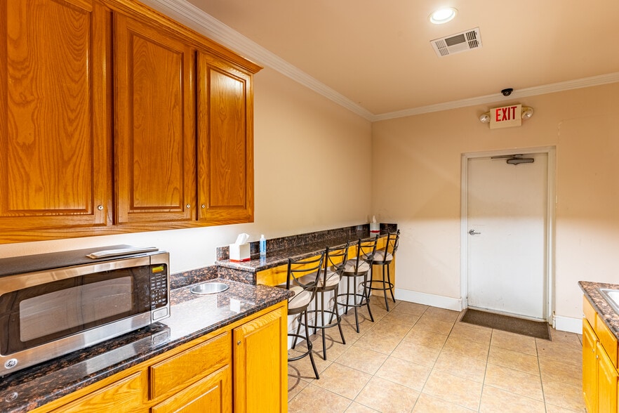 More Photos Of 205 E US Hwy 80, Forney Office Residential For Lease