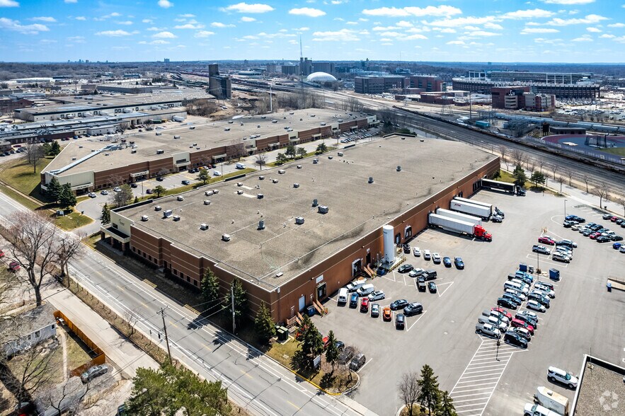 More Photos Of 1800-1860 Elm St SE, Minneapolis Light Distribution For Lease