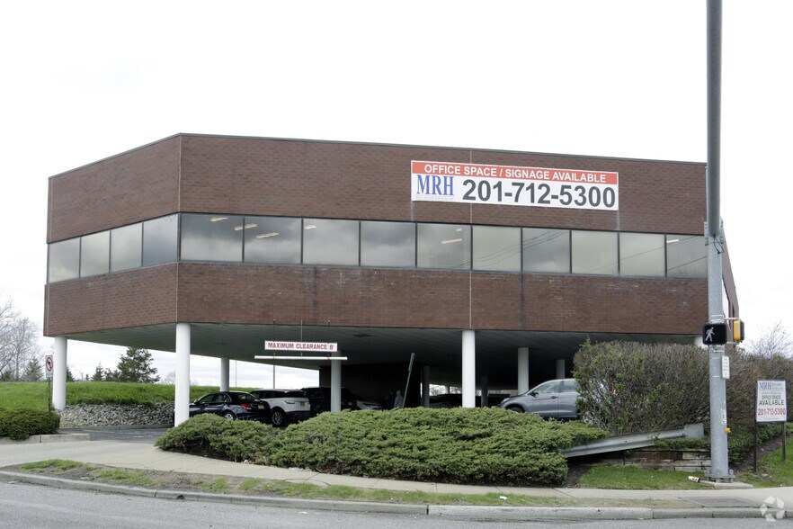 More Photos Of 72 Essex St, Lodi Office For Lease