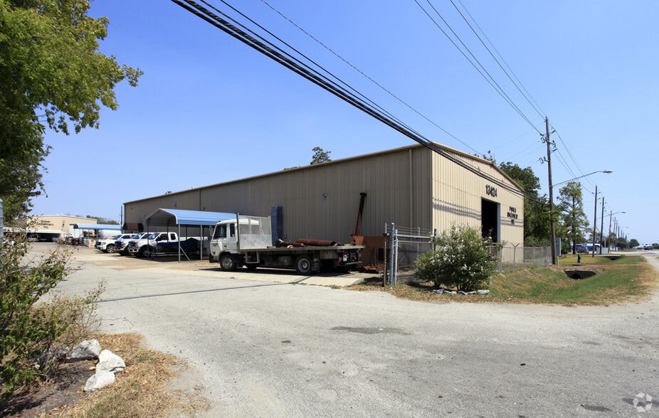 More Photos Of 13424 Hempstead Hwy, Houston Warehouse For Sale