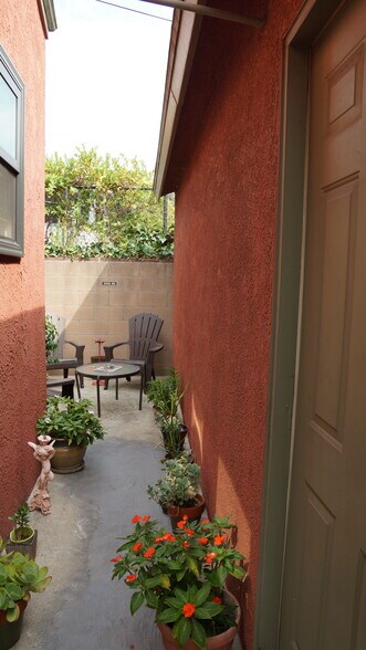 More Photos Of 1850-1854 Hillhurst Ave, Los Angeles Restaurant For Sale