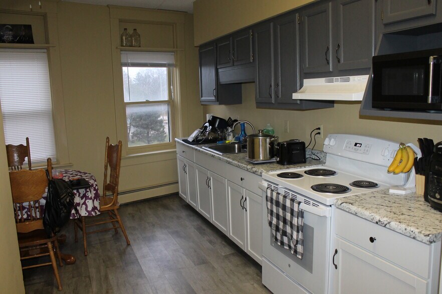 More Photos Of 100 Railroad, Leland Apartments For Sale