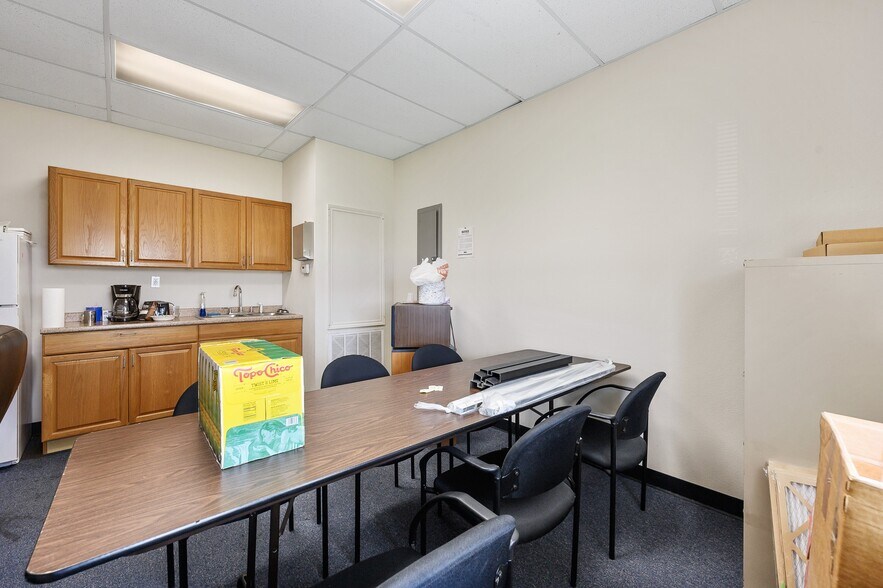 More Photos Of 165 Tecon Cv, Buda Warehouse For Lease