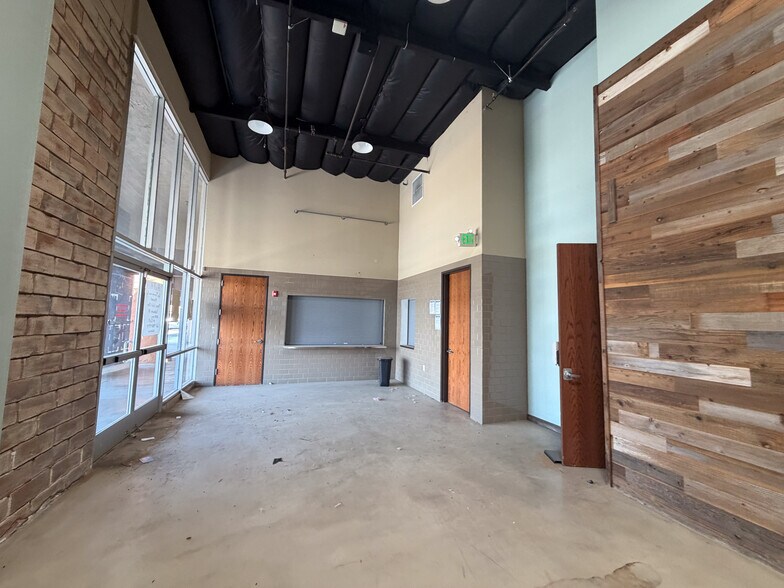 More Photos Of 44204-44276 10th St W, Lancaster Unknown For Lease