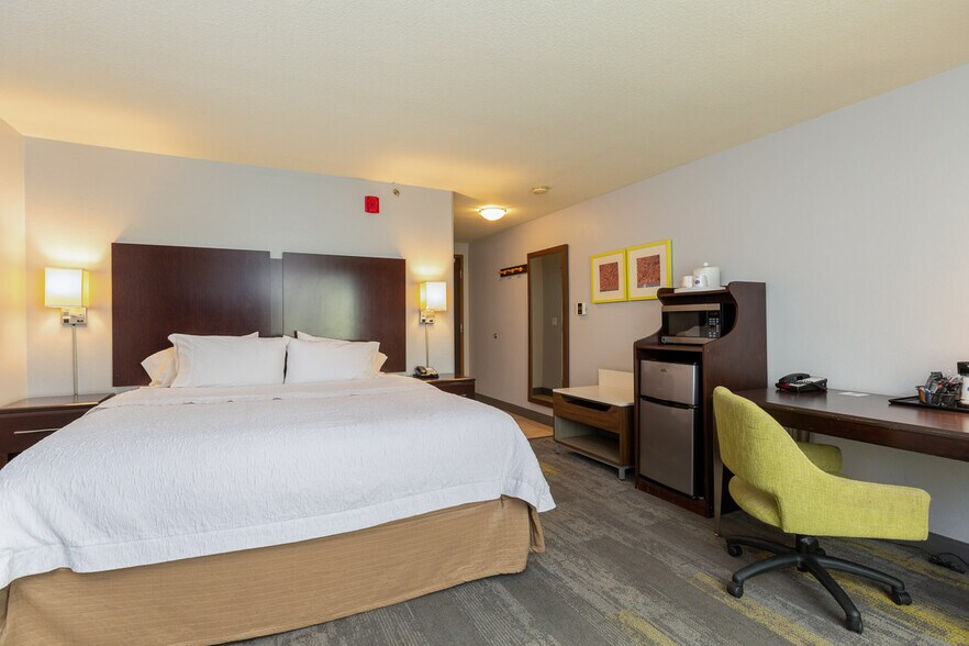 More Photos Of 7941 E Brundage Ln, Bakersfield Hotel For Sale