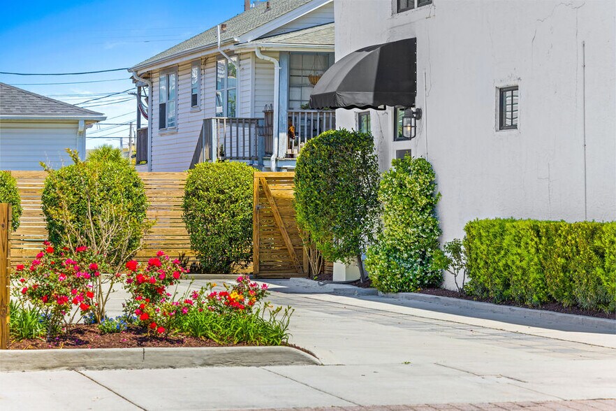 More Photos Of 112 Cape Fear Blvd, Carolina Beach Freestanding For Sale