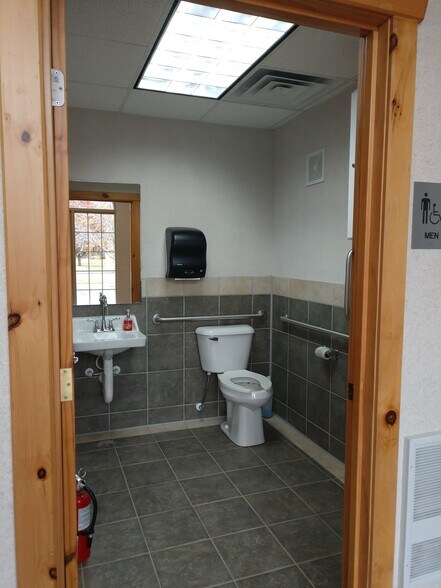 More Photos Of 621 N Benton Dr, Sauk Rapids Office For Lease