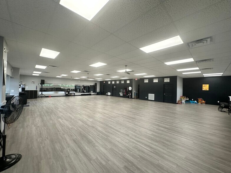 More Photos Of 7125 Metropolitan Blvd, Barnhart Unknown For Lease