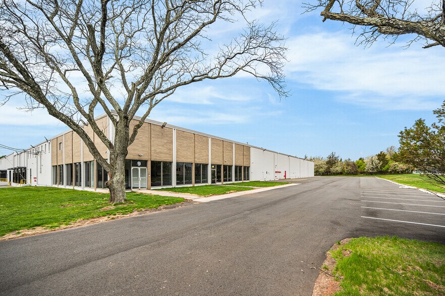 More Photos Of 9 Taylor Rd, Edison Warehouse For Lease