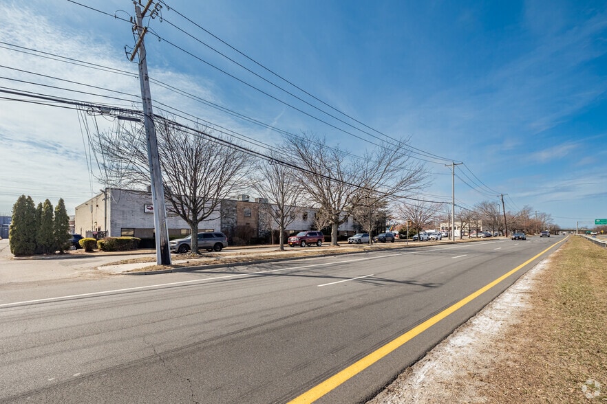 More Photos Of 208 Route 109, Farmingdale Flex For Sale