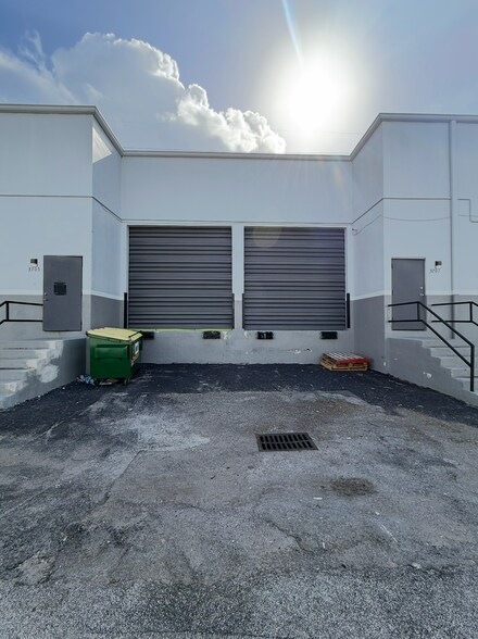 More Photos Of 3600 NE 4th Ave, Oakland Park Unknown For Lease