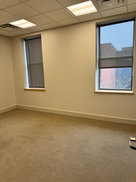 More Photos Of 86 Saint Paul St, Burlington Office For Lease