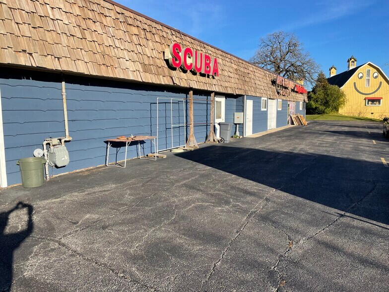 More Photos Of 2410 Milwaukee St, Delafield Storefront Retail Office For Lease