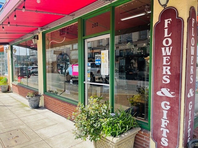 More Photos Of 1911 2nd St, Tillamook General Retail For Sale