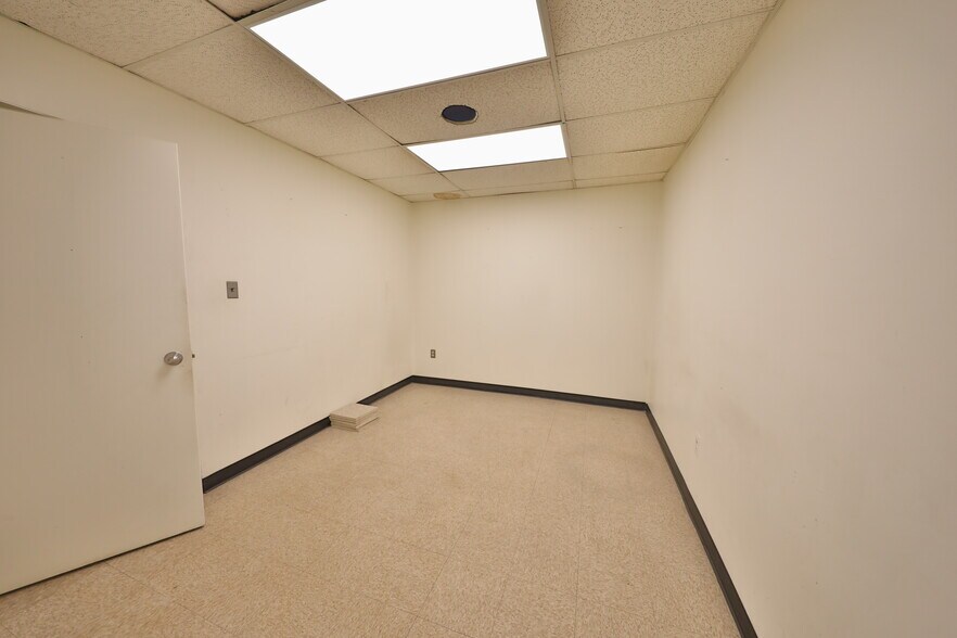 More Photos Of 12 Orben Dr, Landing Showroom For Lease