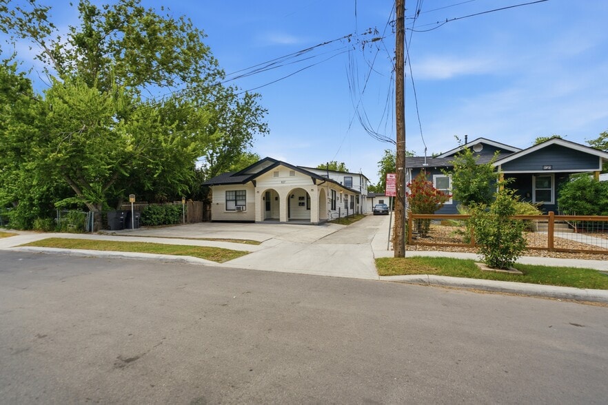 More Photos Of 827 W Rosewood Ave, San Antonio Apartments For Sale