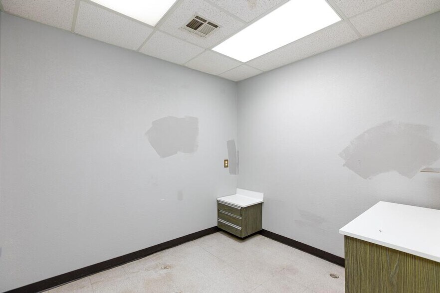 More Photos Of 872 E Sahara Ave, Las Vegas Medical For Lease