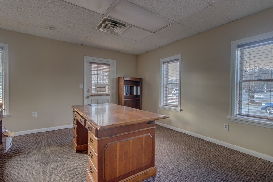 More Photos Of 4311 Appleton Ave NW, Roanoke Office For Lease