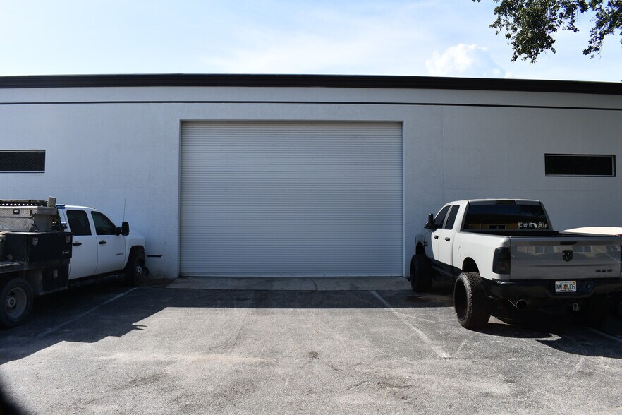 More Photos Of 25090 Bernwood Dr, Bonita Springs Showroom For Sale