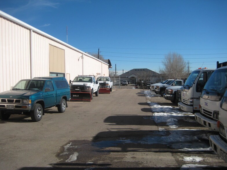 More Photos Of 3251 S Zuni St, Englewood Showroom For Sale