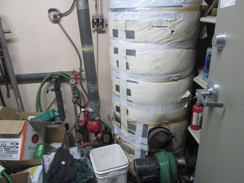 More Photos Of 117 N E St, Lakeview Specialty For Sale