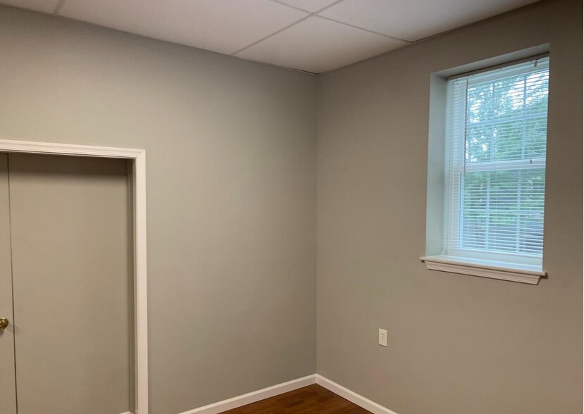 More Photos Of 2712 Sparrows Point Rd, Baltimore Light Manufacturing For Sale