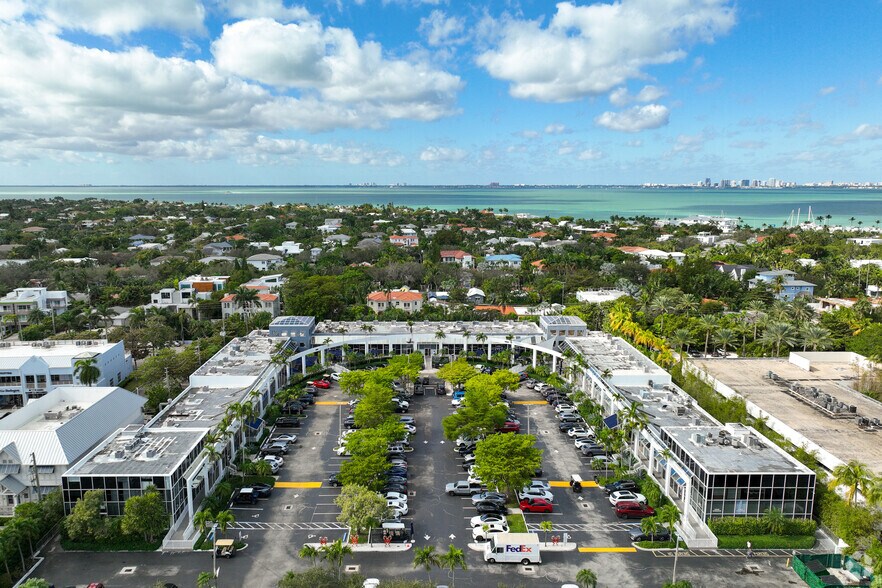 More Photos Of 260 Crandon Blvd, Key Biscayne Bank For Lease