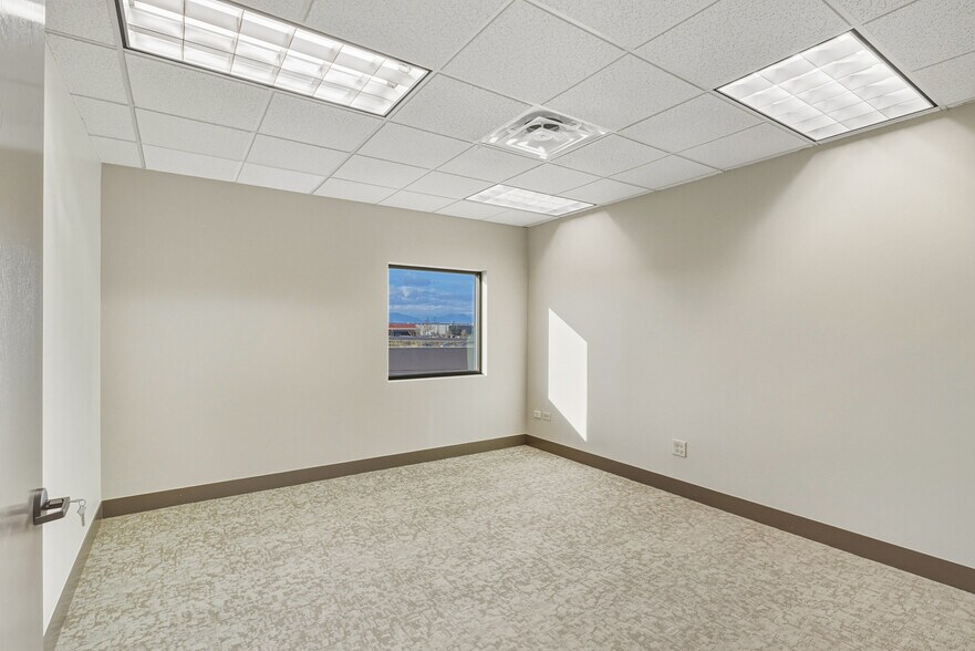 More Photos Of 5801 Logan St, Denver Research And Development For Lease