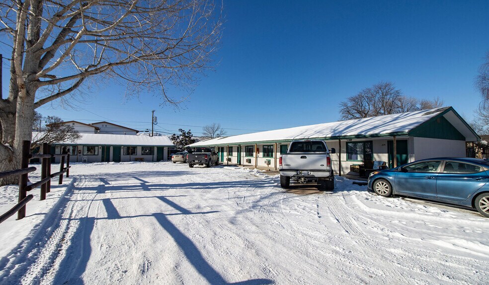 More Photos Of 412 N Front St, Townsend Hotel For Sale