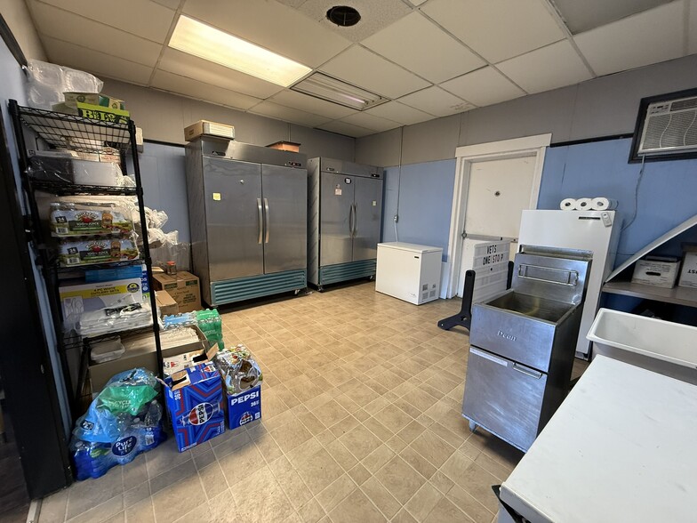 More Photos Of 2026 Lockport Rd, Niagara Falls Restaurant For Lease