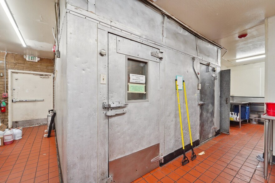 More Photos Of 2133 S Sheridan Blvd, Denver Restaurant For Lease