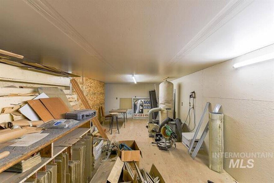 More Photos Of 603 & 621 N Main St, Moscow Distribution For Sale
