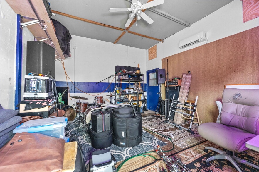 More Photos Of 701 49th St S, Gulfport Freestanding For Sale