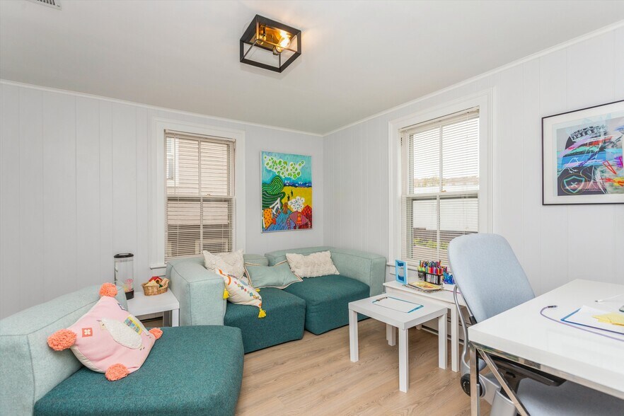 More Photos Of 37 Arch St, Greenwich Office For Sale