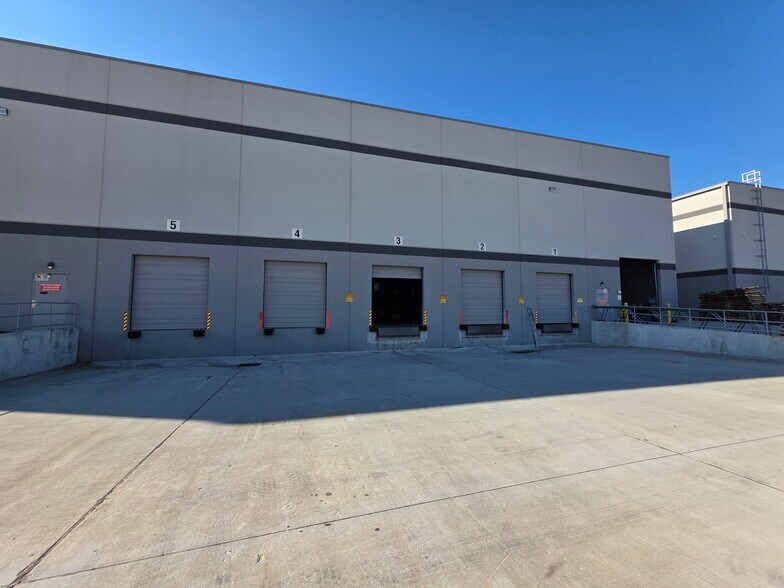 More Photos Of 17620 Eastex Fwy, Humble Industrial For Sale