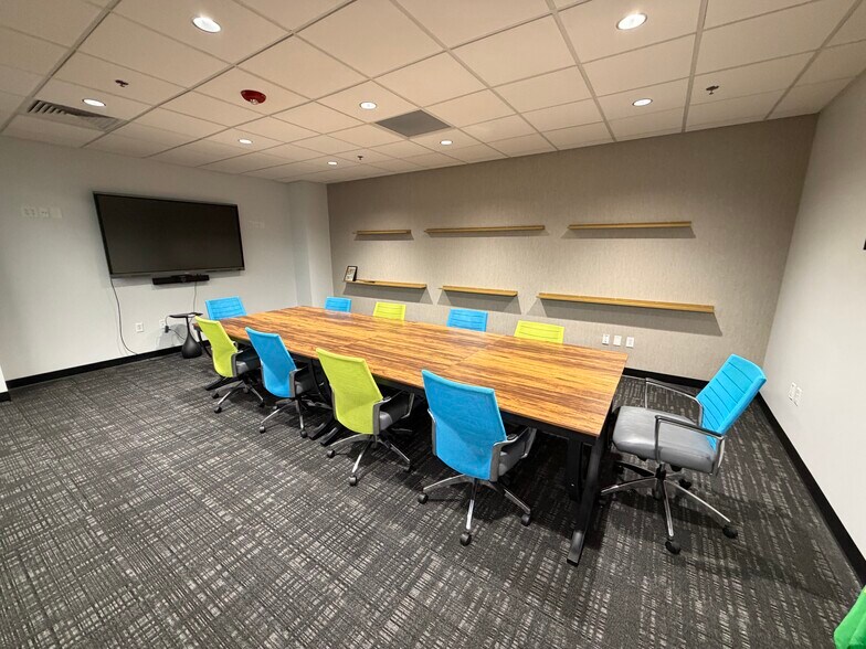 More Photos Of 429 S Keller Rd, Orlando Loft Creative Space For Lease