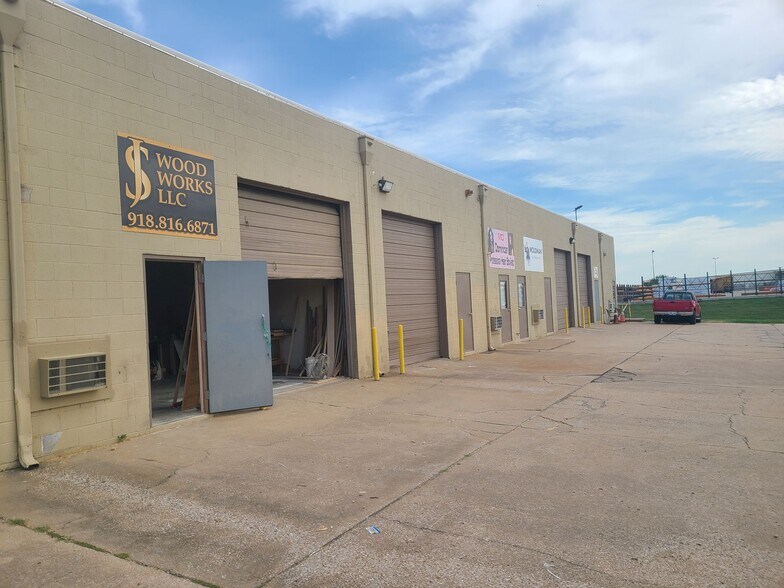 More Photos Of 5515 S Mingo Rd, Tulsa Unknown For Lease