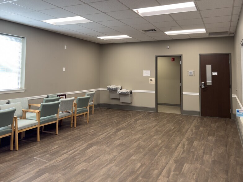 More Photos Of 1014 S Forest Ave, Luverne Office For Sale