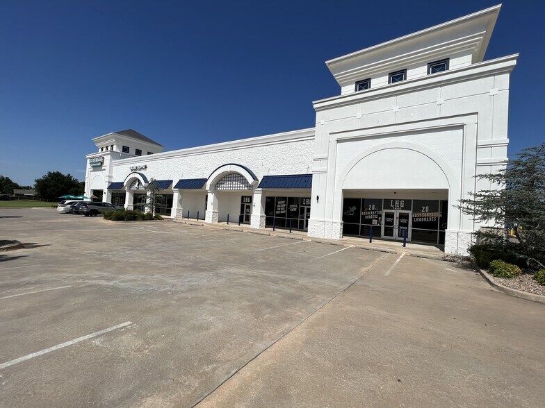 More Photos Of 1444-1468 N Kelly Dr, Edmond Storefront Retail Office For Sale