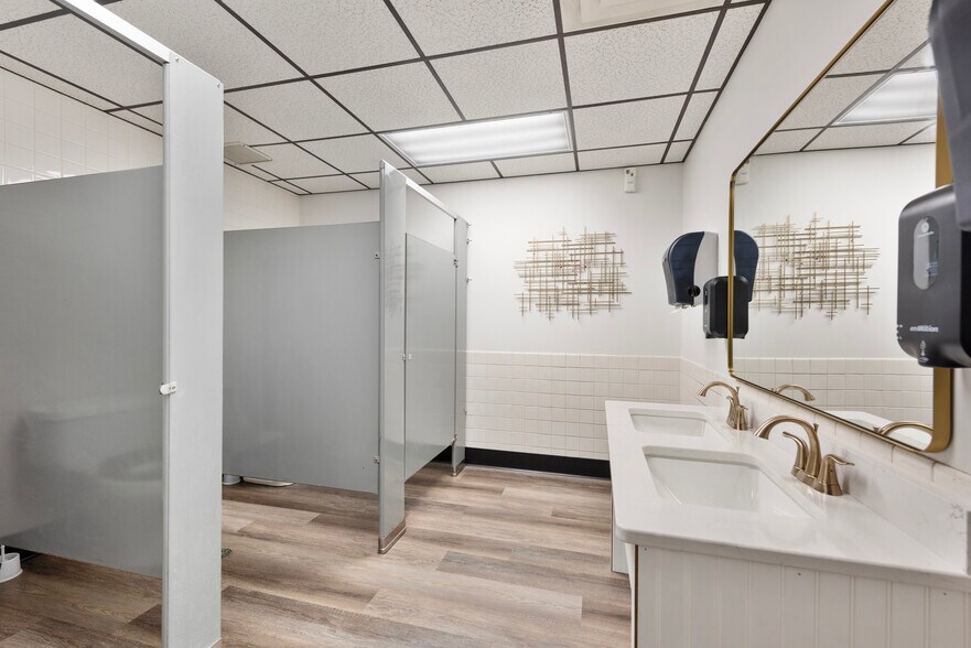 More Photos Of 4124 N Quebec Ave, New Hope Office For Sale