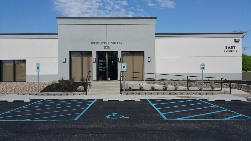 More Photos Of 500 S Polk St, Greenwood Showroom For Lease