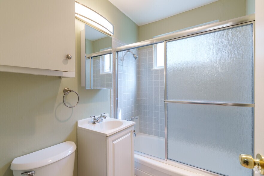 More Photos Of 6638-6646 MacArthur Blvd, Oakland Apartments For Sale