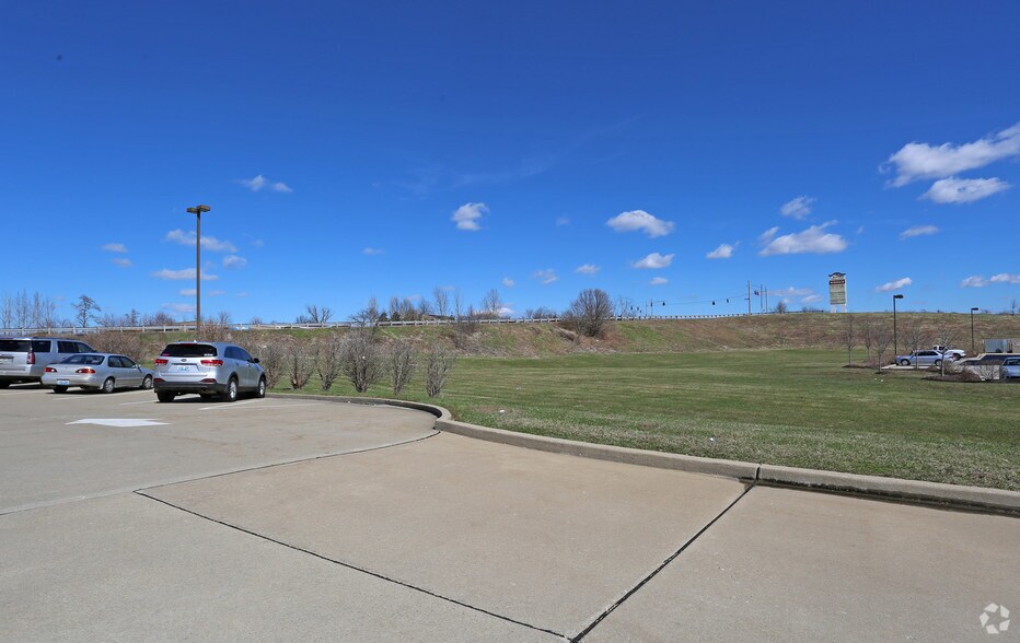 More Photos Of 625-635 Chestnut Dr, Walton Unknown For Lease