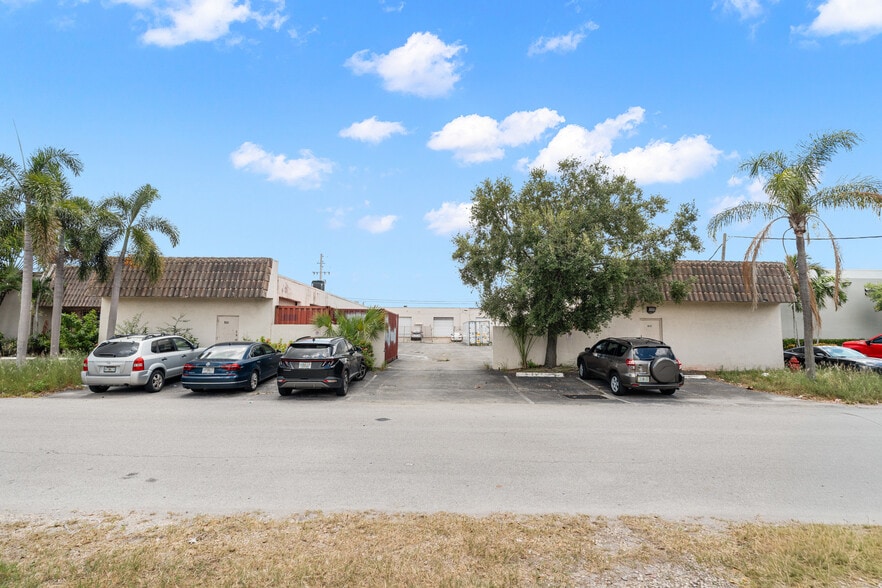 More Photos Of 802 NW 57th Ct, Fort Lauderdale Warehouse For Lease