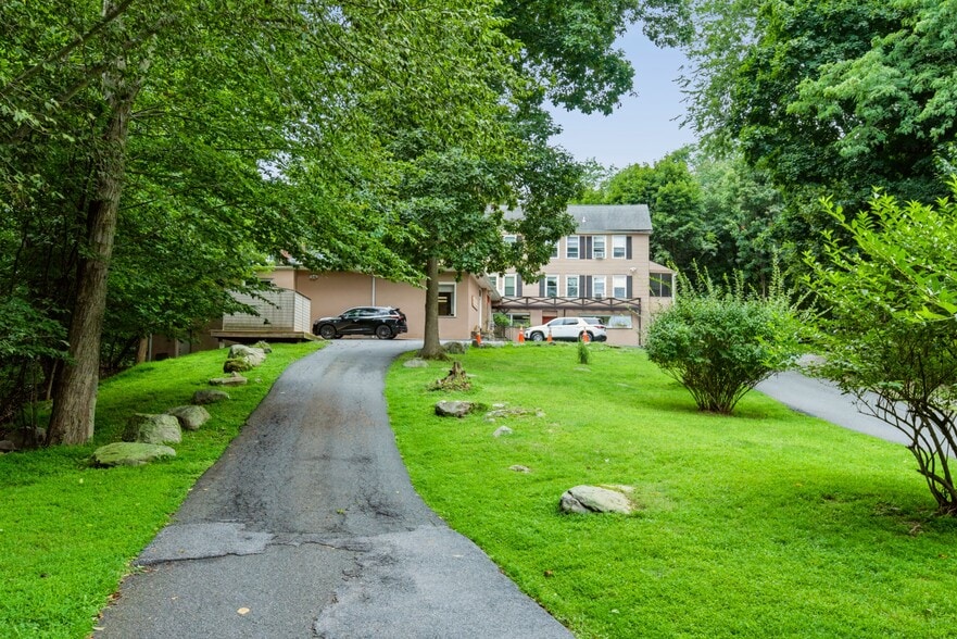 More Photos Of 1621 Harrison Ave, Mamaroneck Storefront Retail Residential For Sale