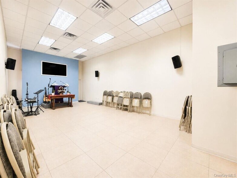 More Photos Of 61-12 220th St, Oakland Gardens Storefront Retail Office For Lease