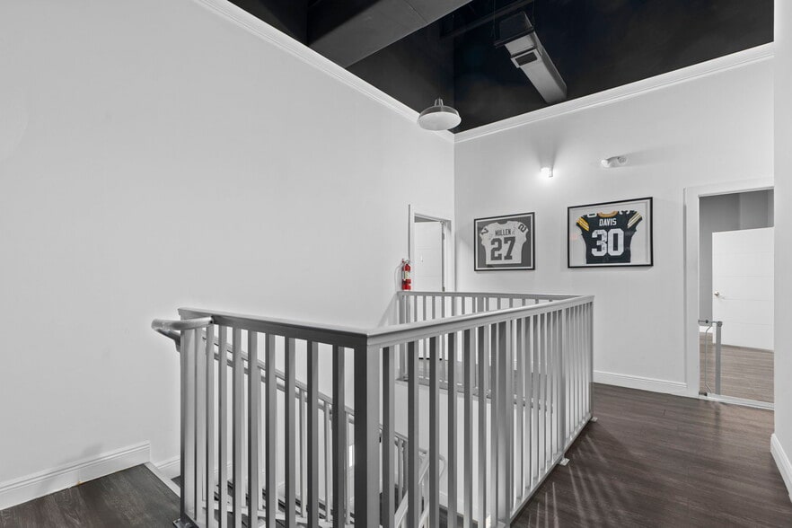 More Photos Of 7620 NW 25th St, Miami Distribution For Sale