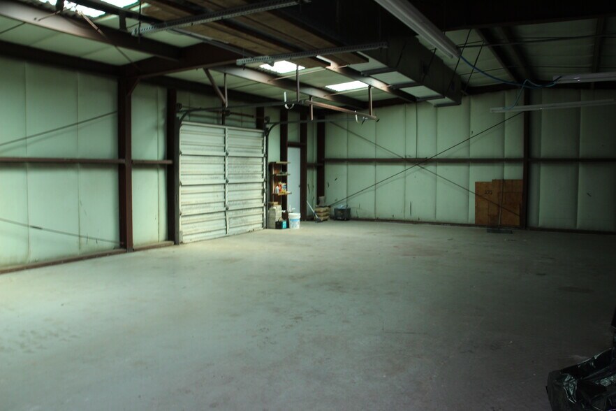 More Photos Of 6523 Harrietts Bluff Rd, Woodbine Freestanding For Sale